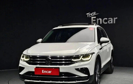 Volkswagen Tiguan II, 2022 год, 2 900 000 рублей, 2 фотография