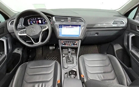 Volkswagen Tiguan II, 2022 год, 2 700 000 рублей, 6 фотография