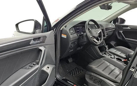 Volkswagen Tiguan II, 2022 год, 2 700 000 рублей, 5 фотография