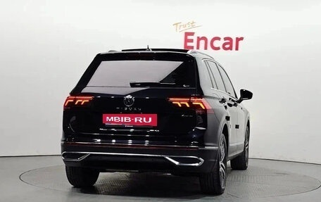 Volkswagen Tiguan II, 2022 год, 2 700 000 рублей, 4 фотография