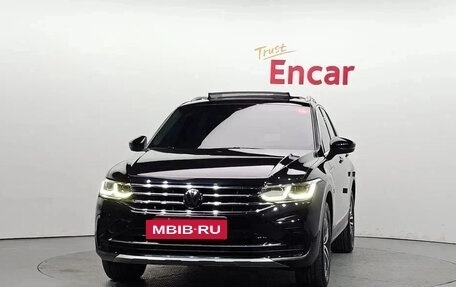 Volkswagen Tiguan II, 2022 год, 2 700 000 рублей, 2 фотография