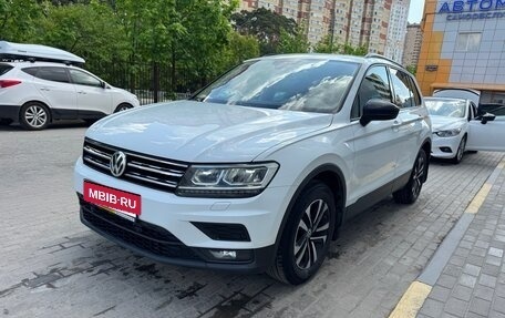 Volkswagen Tiguan II, 2020 год, 2 640 000 рублей, 2 фотография