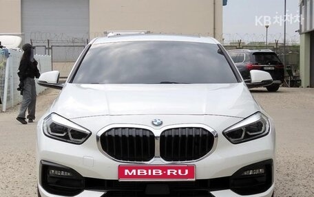 BMW 1 серия, 2023 год, 2 200 000 рублей, 1 фотография