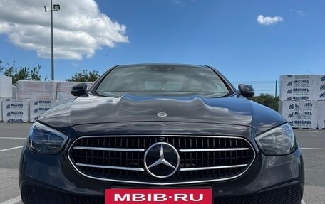 Mercedes-Benz E-Класс, 2021 год, 5 500 000 рублей, 6 фотография