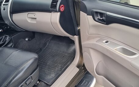 Mitsubishi Pajero Sport II рестайлинг, 2014 год, 2 300 000 рублей, 21 фотография