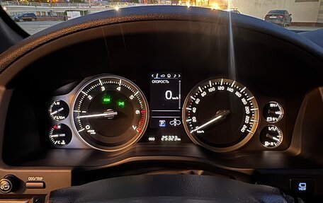 Toyota Land Cruiser 200, 2019 год, 10 000 000 рублей, 6 фотография