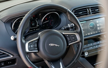 Jaguar F-Pace, 2019 год, 3 300 000 рублей, 15 фотография
