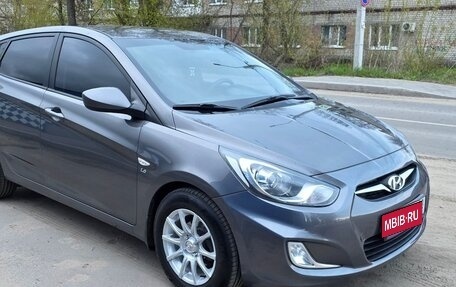 Hyundai Solaris II рестайлинг, 2013 год, 660 000 рублей, 1 фотография