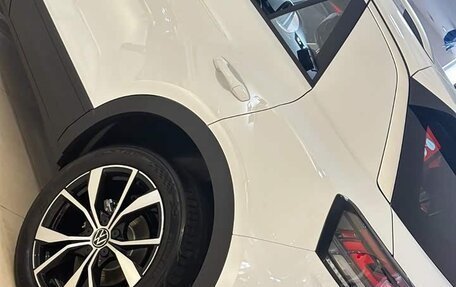 Volkswagen T-Roc I, 2025 год, 2 050 000 рублей, 24 фотография