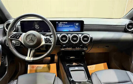 Mercedes-Benz A-Класс, 2023 год, 1 450 001 рублей, 10 фотография