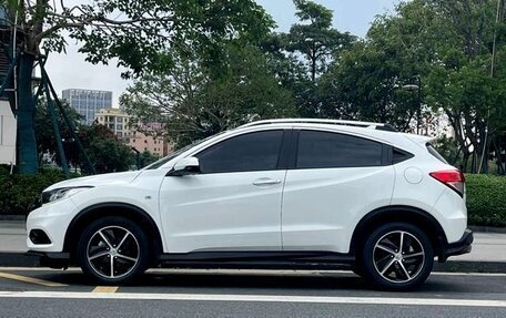 Honda Vezel, 2022 год, 1 268 000 рублей, 2 фотография