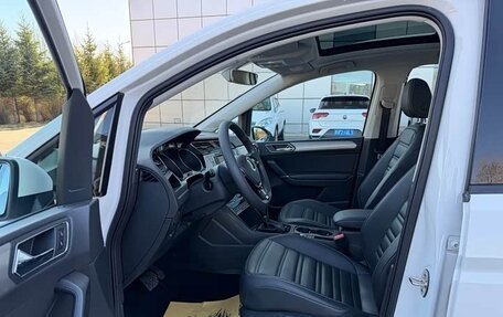 Volkswagen Touran III, 2021 год, 1 890 000 рублей, 5 фотография