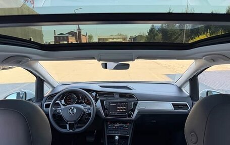 Volkswagen Touran III, 2021 год, 1 890 000 рублей, 9 фотография