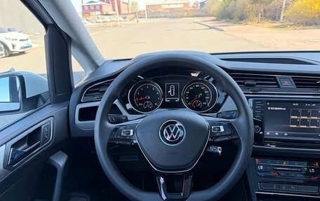 Volkswagen Touran III, 2021 год, 1 890 000 рублей, 6 фотография