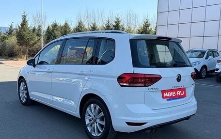 Volkswagen Touran III, 2021 год, 1 890 000 рублей, 3 фотография