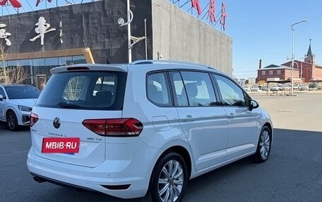 Volkswagen Touran III, 2021 год, 1 890 000 рублей, 4 фотография