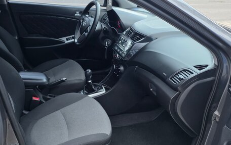 Hyundai Solaris II рестайлинг, 2013 год, 660 000 рублей, 3 фотография