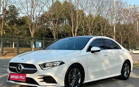 Mercedes-Benz A-Класс, 2019 год, 1 350 000 рублей, 1 фотография