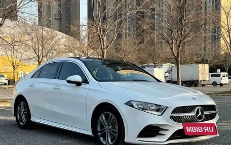 Mercedes-Benz A-Класс, 2019 год, 1 350 000 рублей, 3 фотография