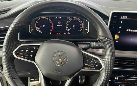 Volkswagen Tiguan II, 2023 год, 3 868 000 рублей, 10 фотография