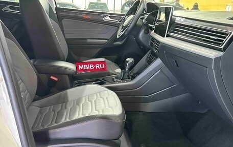 Volkswagen Tiguan II, 2023 год, 3 868 000 рублей, 8 фотография