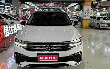 Volkswagen Tiguan II, 2023 год, 3 868 000 рублей, 2 фотография