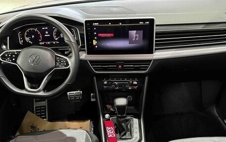 Volkswagen Tiguan II, 2023 год, 3 868 000 рублей, 9 фотография