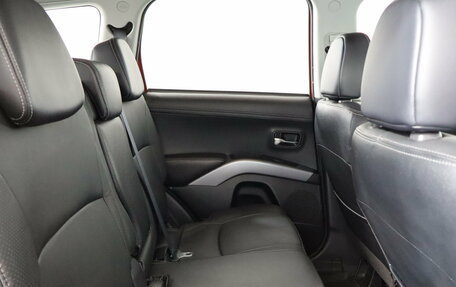Mitsubishi Outlander III рестайлинг 3, 2012 год, 1 099 000 рублей, 13 фотография