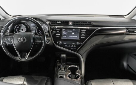 Toyota Camry, 2018 год, 2 999 998 рублей, 6 фотография