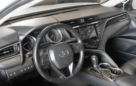 Toyota Camry, 2018 год, 2 999 998 рублей, 5 фотография