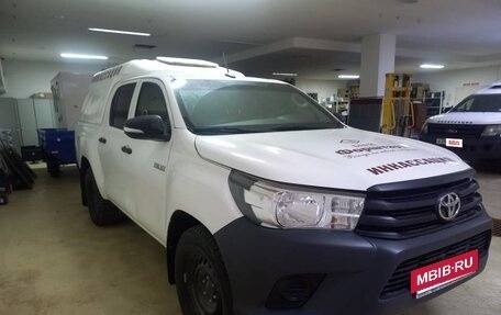 Toyota Hilux VIII, 2017 год, 1 799 000 рублей, 2 фотография