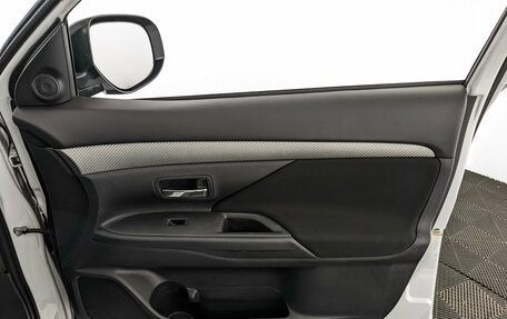 Mitsubishi Outlander III рестайлинг 3, 2014 год, 1 600 750 рублей, 24 фотография