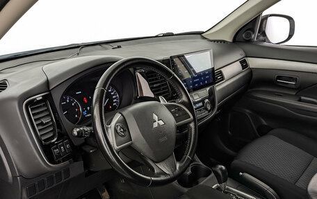 Mitsubishi Outlander III рестайлинг 3, 2014 год, 1 600 750 рублей, 15 фотография