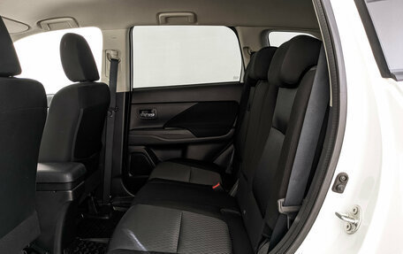 Mitsubishi Outlander III рестайлинг 3, 2014 год, 1 600 750 рублей, 18 фотография