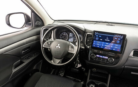 Mitsubishi Outlander III рестайлинг 3, 2014 год, 1 600 750 рублей, 26 фотография