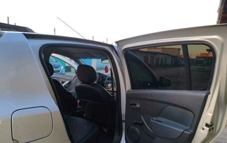 Renault Sandero II рестайлинг, 2015 год, 675 000 рублей, 14 фотография