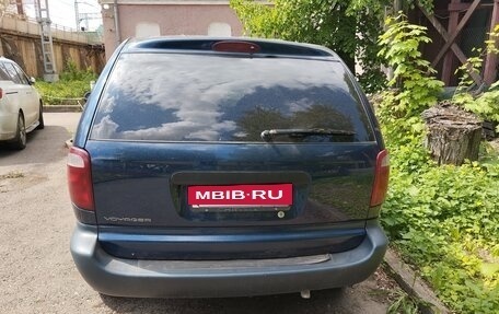 Chrysler Voyager IV, 2001 год, 500 000 рублей, 2 фотография
