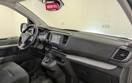 Opel Zafira Life I, 2020 год, 3 770 000 рублей, 13 фотография