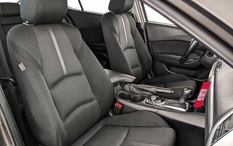 Mazda 3, 2017 год, 1 800 000 рублей, 24 фотография