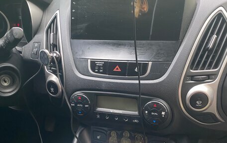 Hyundai ix35 I рестайлинг, 2012 год, 1 300 000 рублей, 2 фотография