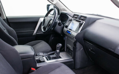 Toyota Land Cruiser Prado 150 рестайлинг 2, 2018 год, 4 789 000 рублей, 10 фотография