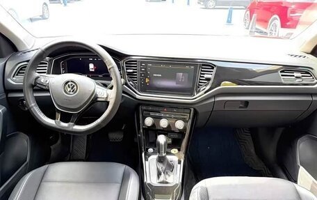 Volkswagen T-Roc I, 2023 год, 1 950 005 рублей, 7 фотография