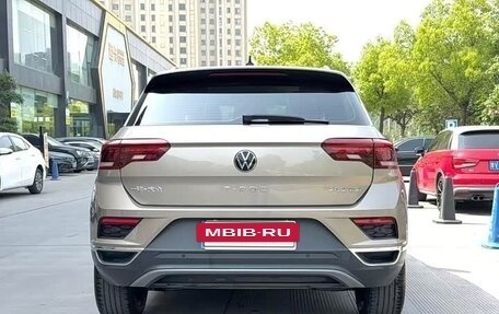 Volkswagen T-Roc I, 2023 год, 1 950 005 рублей, 3 фотография