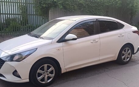 Hyundai Solaris II рестайлинг, 2021 год, 800 000 рублей, 3 фотография