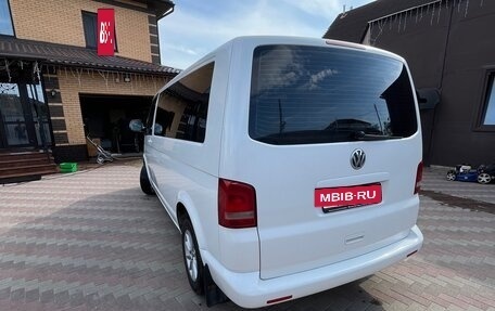 Volkswagen Caravelle T5, 2012 год, 2 050 000 рублей, 2 фотография