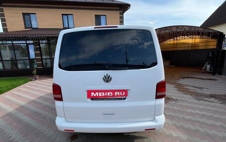 Volkswagen Caravelle T5, 2012 год, 2 050 000 рублей, 3 фотография