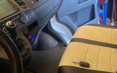 Volkswagen Caravelle T5, 2012 год, 2 050 000 рублей, 10 фотография