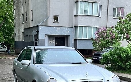 Mercedes-Benz E-Класс, 2000 год, 650 000 рублей, 1 фотография