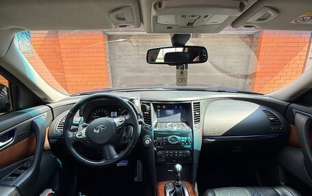 Infiniti QX70, 2016 год, 3 300 000 рублей, 17 фотография