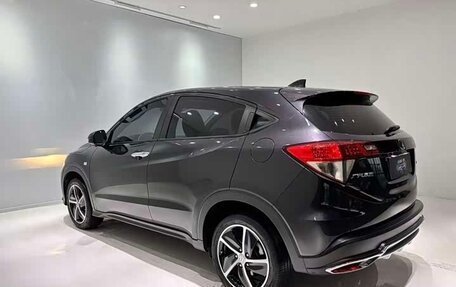 Honda Vezel, 2022 год, 1 420 000 рублей, 6 фотография